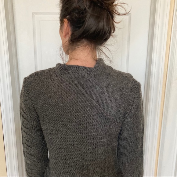 🆕 DKNY Grey wool Sweater- never worn!! - Picture 5 of 15